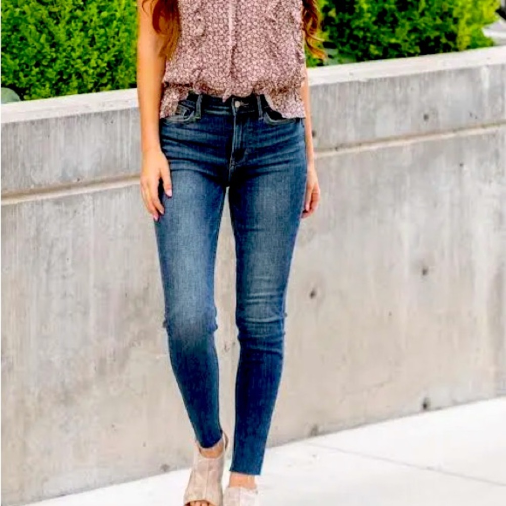 Judy Blue Knoxville Vintage Cut Hem Skinny Fit size 11/30